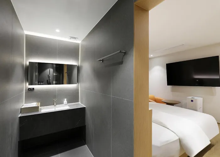 Hotel 부천 브라운도트 부천역점 *